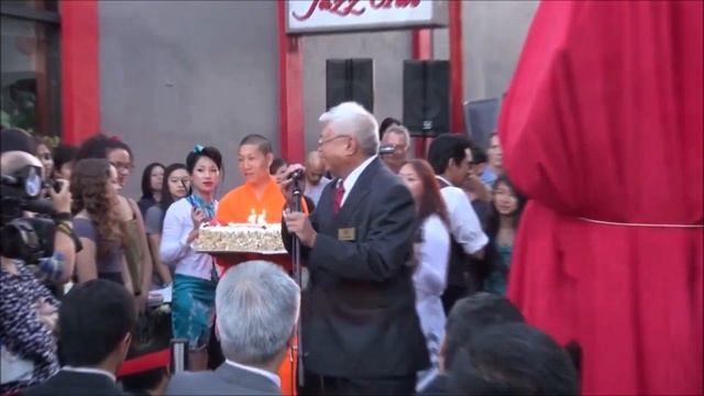 Шеннон Ли - Открытие статуи Брюса Ли смотреть онлайн