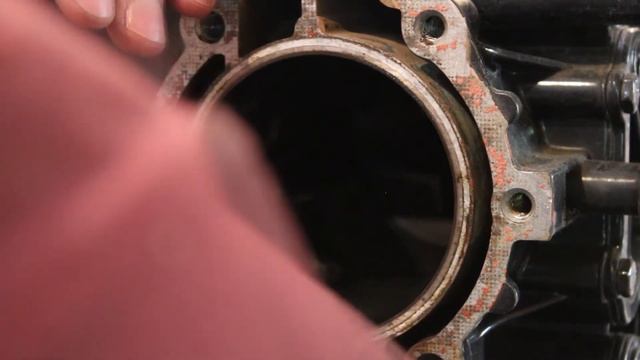 85 HP Force outboard part 2. Pulling the power head and splitting the case. смотреть онлайн
