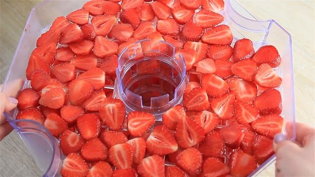 Как сушить клубнику | Клубничные чипсы смотреть онлайн