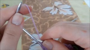 Ажурная весенняя шапочка спицами для девочки 2-9 месяцев