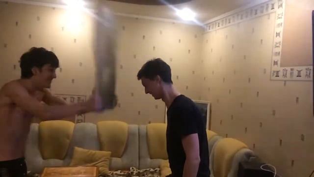 ФЕЙЛ! Сломал картину об голову)) замедленное видео смотреть онлайн