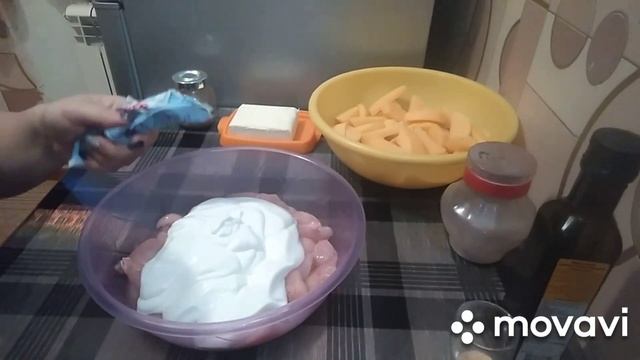 Курица с картошкой, запечённая в духовке, в сметанном соусе? бомбический сытный ужин? смотреть онлайн