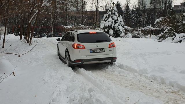 Test Peugeot 508 RXH, Hybrid4 on snow смотреть онлайн