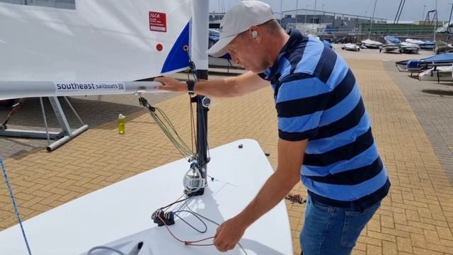 Jon Emmett overviews the rigging on Southeast Sailboats Ovington ILCA смотреть онлайн