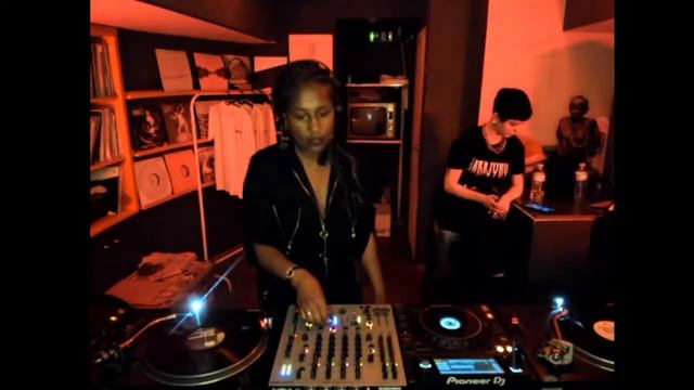 Liquid pitch w/ Liquid Gender (Guest: LADY ERICA) смотреть онлайн