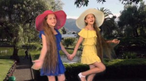 Мы словно две половинки