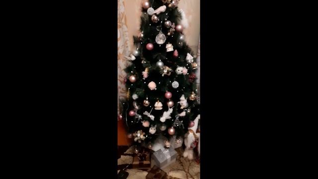 Нарядили елку, гирлянда на солнечных батареях смотреть онлайн