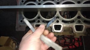 блок цилиндров проверка  шлифовать надо или нет