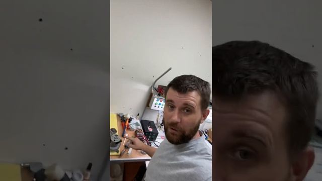 Дымит и пахнет горелым от пылесоса, замена мотора смотреть онлайн