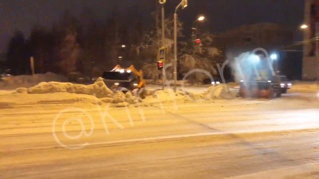 Форд протаранил две машины такси. Сургут. смотреть онлайн