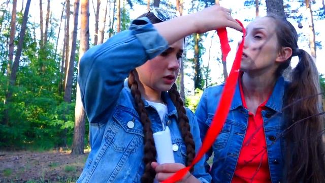 НАШЛИ ЗАКОЛДОВАННУЮ КУКЛУ МАЛЕНЬКОЙ ДЕВОЧКИ ЛУ ЛУ! смотреть онлайн
