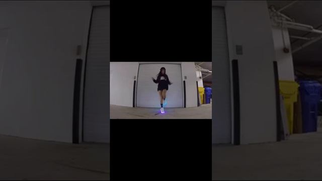 Под жесткую музычку девушка станцует шафл #Shorts смотреть онлайн