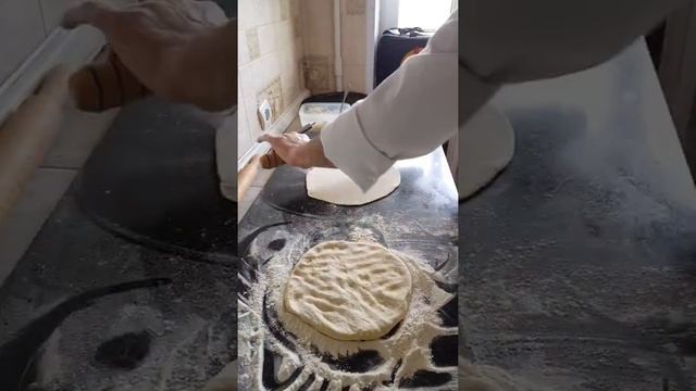 #Как раскатать верхний слой для пирога# смотреть онлайн