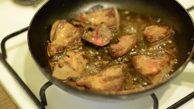 Жареная печень с яйцом смотреть онлайн