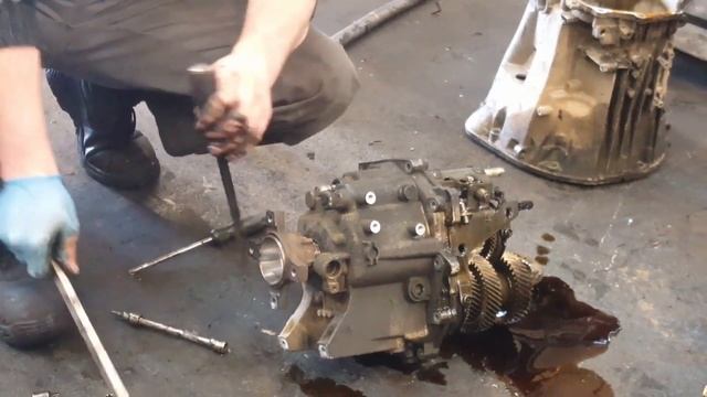 HOW TO Dismantle Manual Gearbox of Euro4 Mercedes SPRINTER w906 2.2cdi Diesel CDi 906 to Repair смотреть онлайн