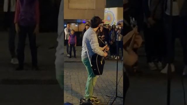 Парень классно поет! Казань, Баумана смотреть онлайн