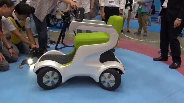 Прикольный концепт скутера от Suzuki смотреть онлайн