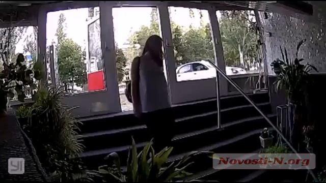 В Николаеве в цветочном магазине украли телефон смотреть онлайн