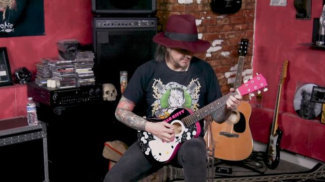 John 5 Plays Hello Kitty Guitar in 13 Different Styles смотреть онлайн