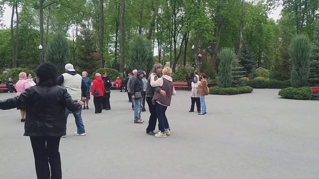 Харьков,танцы в парке,"За четыре моря..." смотреть онлайн