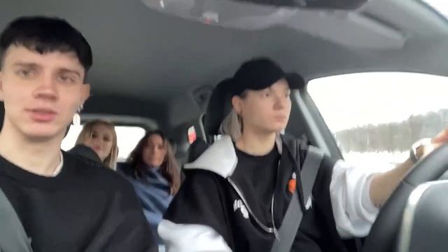 Стрим Кира Медведева, Влад Левский, Диана Астер и Сёмга выбирают костюмы часть 3 смотреть онлайн