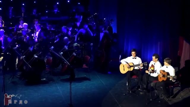 Н.Богословский, В.Агатов «Темная ночь», исполняют Николай Ляховский и ансамбль гитаристов ДМШ №2. смотреть онлайн