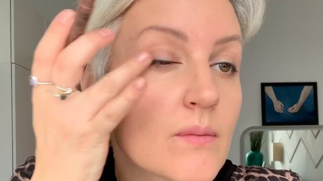 399. Как внедрить весенний цвет помады в ежедневный макияж.