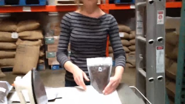 How to Seal Gold Foil Valve Bags With an Iron смотреть онлайн