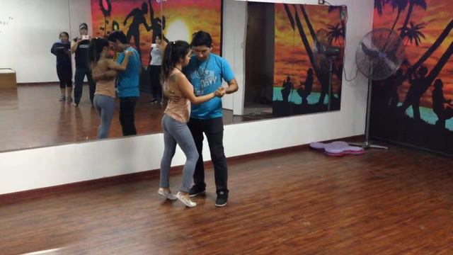 Salsaproject - Clase de Bachata смотреть онлайн