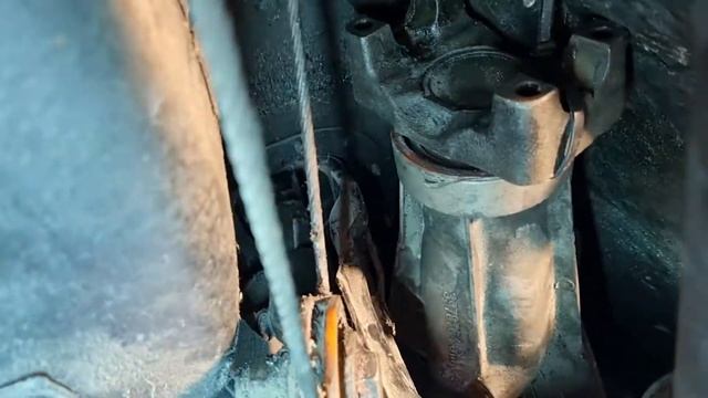 Removing a 4 Speed Muncie Gearbox from a C3 Corvette смотреть онлайн