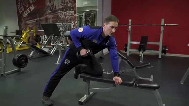 Разгибания руки в наклоне с гантелью смотреть онлайн