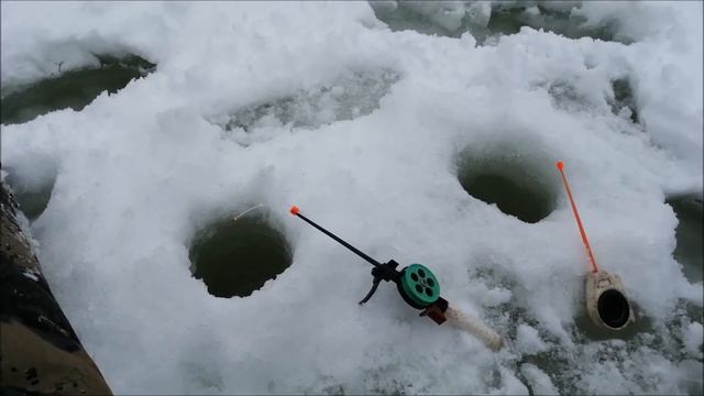 Двухдневная рыбалка в месте где в эту зиму не ступала нога рыбака. День первый. смотреть онлайн
