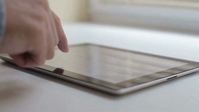 2-5-20 iPad 4 Promo смотреть онлайн