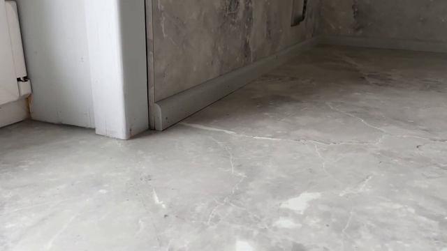 Odissey | Яркая кухня с фасадами FENIX NTM и Кристайл белый глянец Столешница пластик с кантом смотреть онлайн