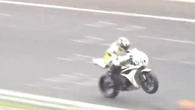 Kenan Sofuoglu wheely qualifying Magny Cours смотреть онлайн