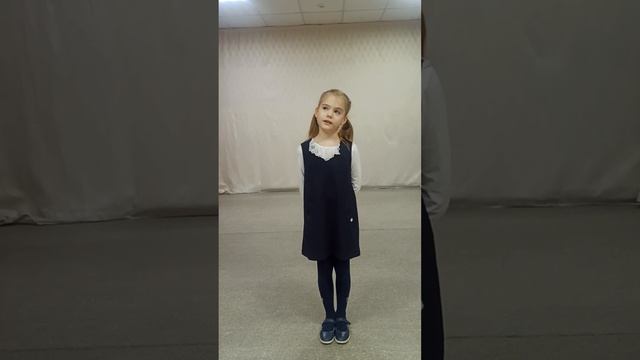Хиляжева Юлиана читает стихотворение Б. Заходера ,,Что снится моржу" смотреть онлайн