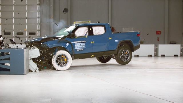 2023 Rivian R1T | CRASH TEST & Results Explained смотреть онлайн