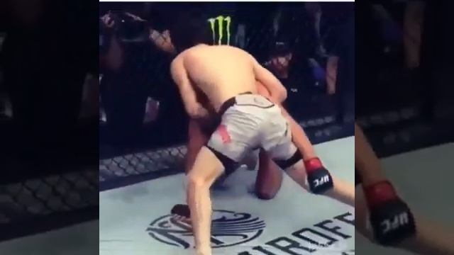 Забит Магомедшарипов одержал пятую победу в UFC, одолев решением судей Джереми Стивенса. смотреть онлайн