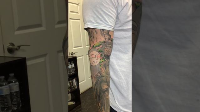“Rick how did we end up here on skin!?” Opaque grey Rick & morty tattoo! смотреть онлайн