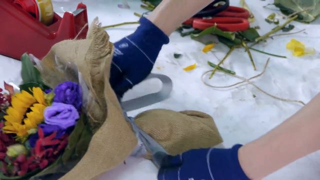 How to arrange a Mini Flower Bouquet смотреть онлайн