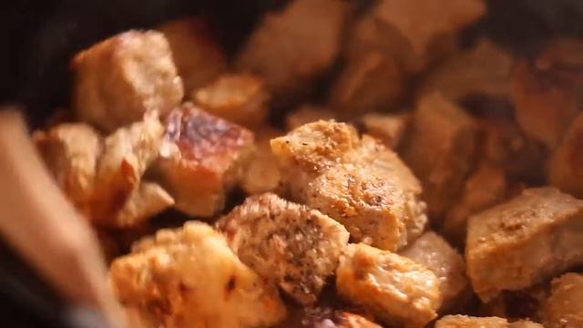 Мясо тушеное с овощами | Лесковачка мучкалица | Мясо по-сербски смотреть онлайн
