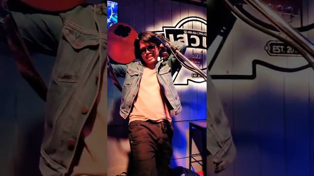 Gibson Tribute 60's Cover Knockin' On Heaven's Door By Kru Richie Music Phuket Online смотреть онлайн