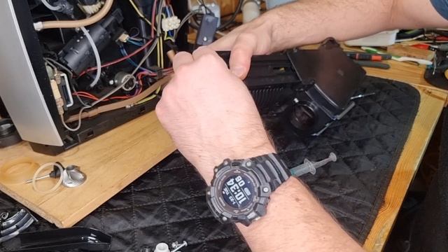 Jura e6. Почему заварочное устройство стоит чистить с полным разбором. смотреть онлайн