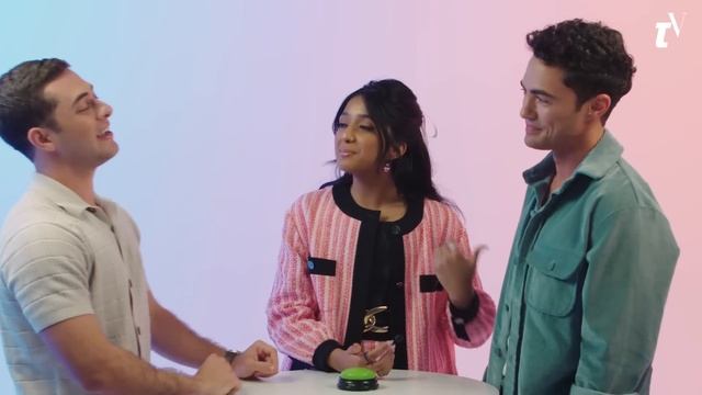'Never Have I Ever' Cast Compete in a Compliment Battle | Teen Vogue смотреть онлайн
