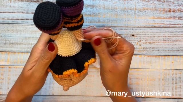 Нитяное крепление ножек у вязаной игрушки смотреть онлайн