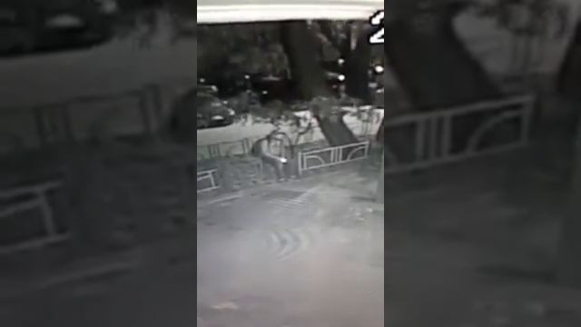 В районе Ховрино промышляют два дебилоида ,которые взломывают мусорокамеры и похищают старую одежд смотреть онлайн