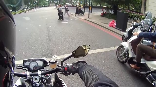 Реакция людей людей на звук смотреть онлайн