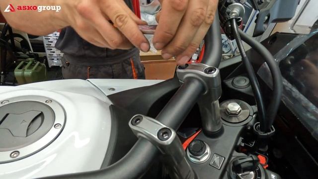 Honda XL750 Transalp 2023 - OEM KNUCKLE GUARD AND RALLY STEP INSTALL - Complete Video Tutorial смотреть онлайн