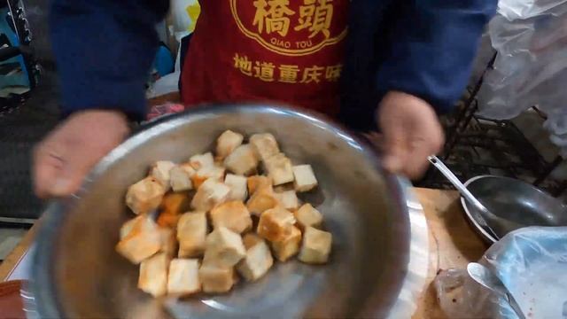 四川成都趕大集，玉林路早市，兩千萬人口的超級大都市，街頭美食讓人驚嘆，手撕烤兔，肥腸粉，清真肺片，臘肉熏腸，每一道美食都不可錯過，煙火氣十足的市場/Chengdu morning market/4k смотреть онлайн