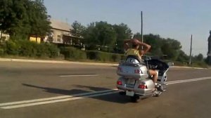 Учитесь ездить! Honda Gold Wing (Хонда Голд Винг) vs Макси МММ.mp4